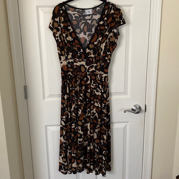 Lily Dresses & Skirts - Lily Neutral Animal Print Women’s Dress Cap Sleeve Size L Defined Waist